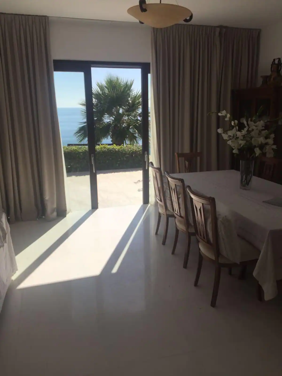 beach front dining room