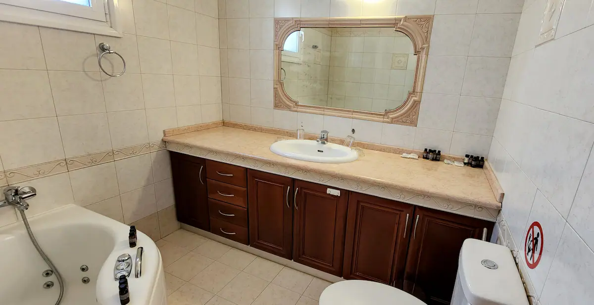 sea view villa bathroom